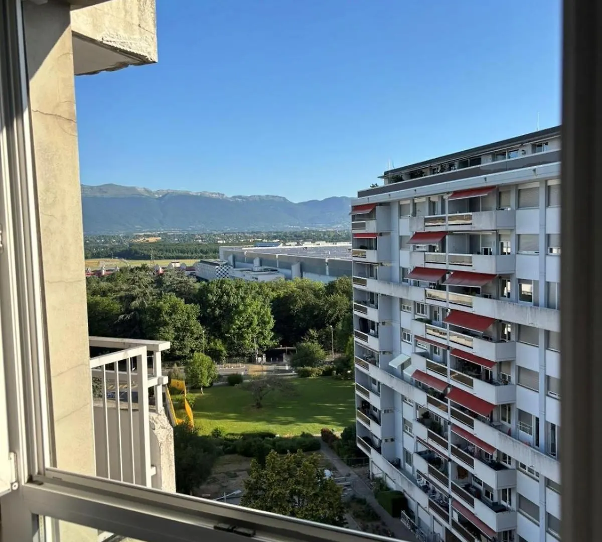 Cozy Room With View Of Mt Jura جنيفا منزل للإقامة